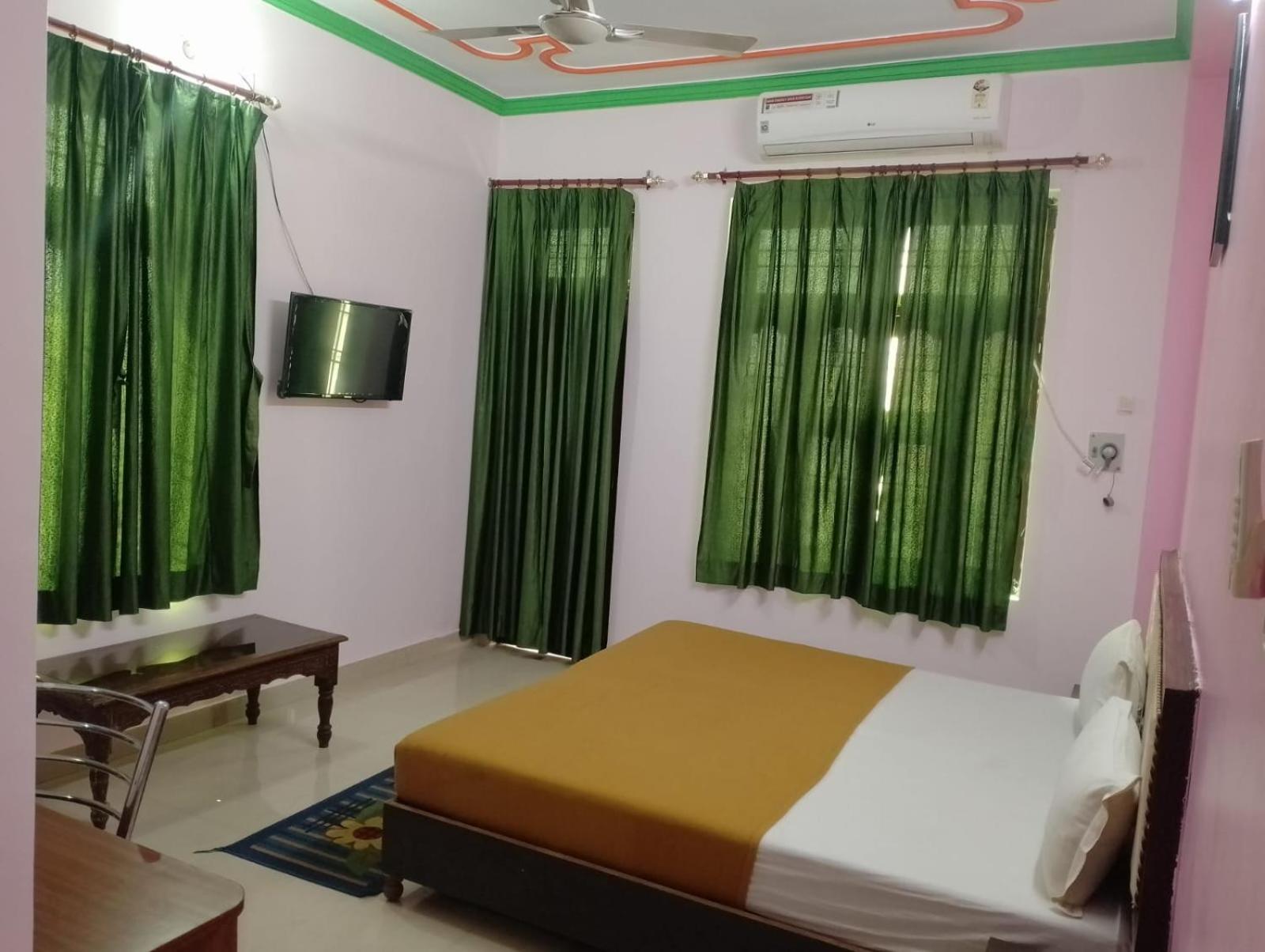 Varuna Palace Varanasi , Near Mandir & Ghat'S Zewnętrze zdjęcie